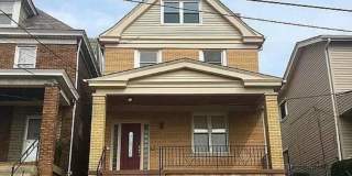 Spacious 5 Bedroom 2.5 Bathroom Single Family Home with Garage (Mt Washington) Gallery 1