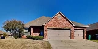 3 Bedroom 2.5 Bath Home with Bonus Room and Storm Shelter Gallery 3