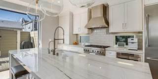 710 E Avenue Gallery 16