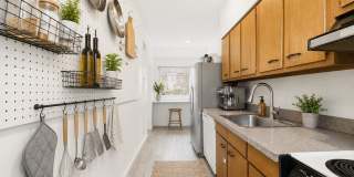 SEPTEMBER 1 3 BED/1BATH SOCIETY HILL TOWNHOUSE WITH PARKING! Gallery 9