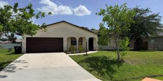 508 NE Azalea Gallery 1