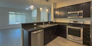 Beautiful Ranch 2 bed/2 bath Condominium Gallery 3