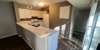 Charming 1 Bedroom Condo with Detached 1 Car Garage! Gallery 8