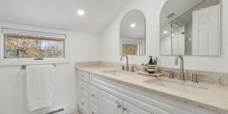 542 Nagle Street Gallery 14