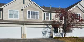 Beautiful 2-Bedroom 3-Bathroom Townhouse in Plymouth! Gallery 1
