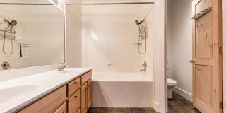 Bright first-floor Pinebrook Pointe condo Gallery 9