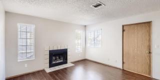 LOVELY 2 bedroom Condo Ready for Immediate Move in!! Gallery 14