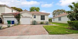 18755 SW 27th Ct Gallery 1