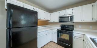 Charming 2-Bedroom Townhome in College Hill – Available Now! Gallery 9