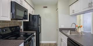 Seville Apartments. A Beautiful apartments is waiting for you to make it a Home. Great Specials Today! Gallery 17