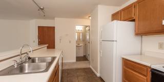 Walk to UC & UC Medical | 1BR/2BR Apartments Gallery 16