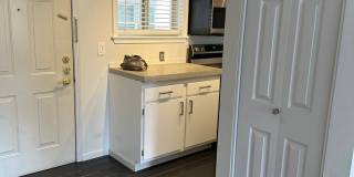 1 bedroom, 1 bathroom Condo with City View! Gallery 5