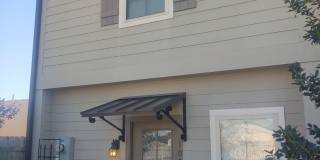 Charming 2 Bed 2.5 Bath Townhome Near SLCC and Cajun Field Charming 2 Bed 2.5 Bath Townhome Near SLCC and Cajun Field Gallery 1