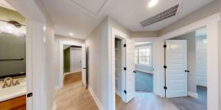 Beautifully Upgraded Home with Large Eat-In Kitchen And Spacious Primary Suite Gallery 19