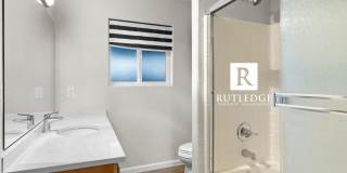 3 Bedroom + Office in Central Point! Gallery 23