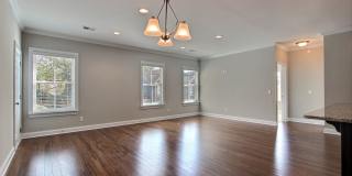 Bright & Stylish 3BR Flat in the Historic District — Gated Parking Gallery 12
