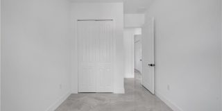 711 Roma Avenue S Gallery 18