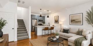 1827 N Wilcox Ave - Now Offering a $500 Look & Lease Credit on Select Units! Gallery 1