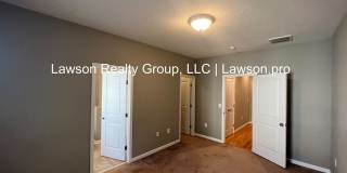 Luxurious Colonial Green Townhome with Garage Gallery 41