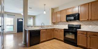 Two Bedroom Townhouse, Great Location! Gallery 11