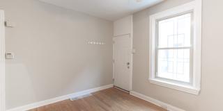 Three Bedroom Home in Graduate Hospital Gallery 4