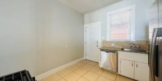 AVAILABLE AUGUST: Prime Location - 3 BR / 1 BA home located in Downtown and Walk to UT Gallery 27