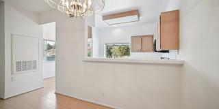 Spacious Townhome Located in the Highly Desirable Shadow Ridge Community of Oak Park Gallery 5