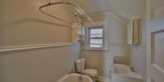 2211 Brown Avenue Gallery 19