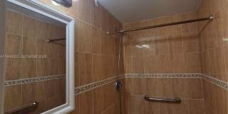 28 NE 49th St Gallery 17