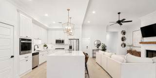 Custom Home Off Tiger Bend|Great Location Gallery 8
