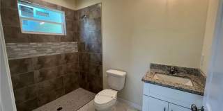 3Bd / 2Ba Duplex with GARAGE Gallery 7