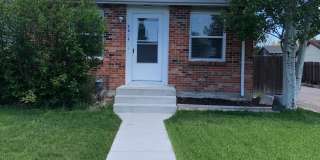 Great 2 Bedroom 1 1/2 Bath Townhouse in Sun Valley! Gallery 1