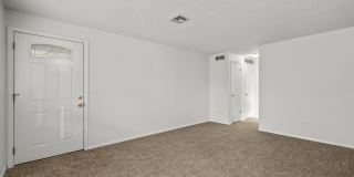 Charming townhome centrally located with great access to the Greenbelt and BSU! Gallery 9