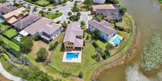 Great Pool Home with excellent lake View in Heron Bay, Parkland Gallery 3