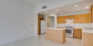 GORGEOUS SINGLE STORY HOME WITH TONS OF UPGRADES* GORGEOUS SINGLE STORY HOME WITH TONS OF UPGRADES* Gallery 1