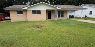 3 bedroom 1 1/2 bath brick home 3 bedroom 1 1/2 bath brick home Gallery 1