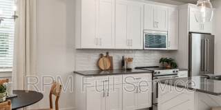 700 N Dupont Avenue Gallery 11