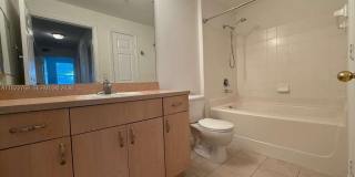 533 NE 3rd Ave Gallery 8