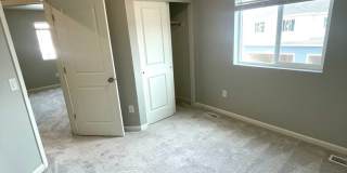 Saratoga Springs 4 Bedroom Townhome Gallery 13