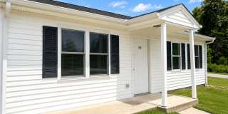 Two bedroom, 1 bath apartment in Burlintgon Gallery 1