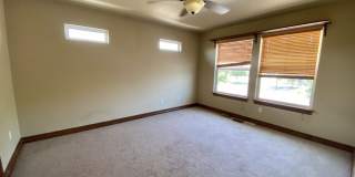 Spacious 4 bed 3.5 Bath in Maple Hill! Gallery 11