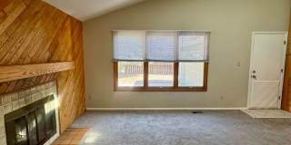 4 Bedroom Home in Villa Loma-Available NOW Gallery 7