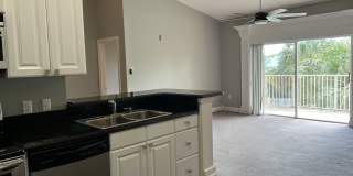 Georgeous College Town 2/2 split floorplan Gallery 16