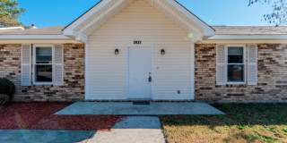 $1,225 - 3 bed/2 bath house for rent in Meadowbrook, with fenced back yard! Gallery 1