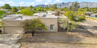 Large Home with 4 bedrooms in Central Tucson! Large Home with 4 bedrooms in Central Tucson! Gallery 1