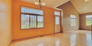 Spacious 3bed Townhome in Coon Rapids.  FINISHED BASEMENT Gallery 1