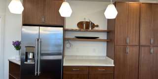 *DREAM LOCATION* 6BR Completely Renovated Duplex Gallery 15