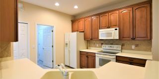 Wow!!! VISTA LAKES 4br 2ba POOL HOME with FENCED YARD... Pool & Lawn care included. Gallery 9