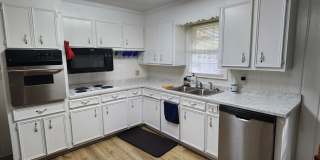 Room in 4 Bedroom Home at Edith Ave Gallery 34