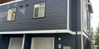 Modern 3 bedroom, 2.5 bathroom Townhome in Mapleleaf! Gallery 32